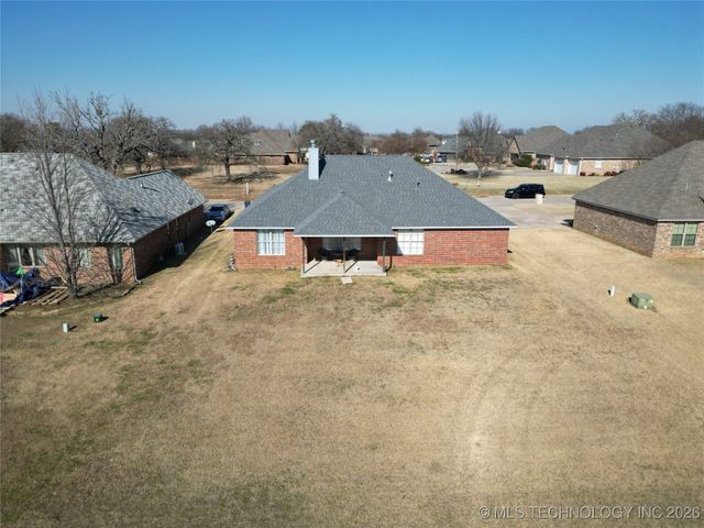 826 Oak Tree Drive, Ardmore, OK 73401