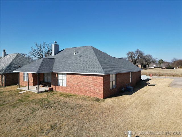826 Oak Tree Drive, Ardmore, OK 73401