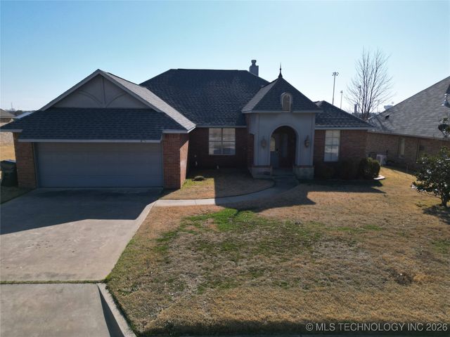 826 Oak Tree Drive, Ardmore, OK 73401