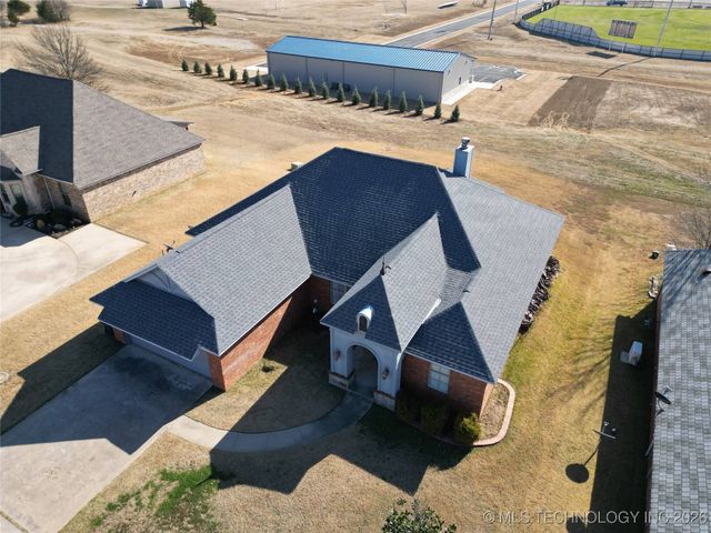 826 Oak Tree Drive, Ardmore, OK 73401