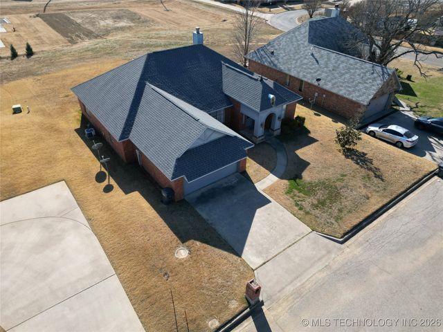 826 Oak Tree Drive, Ardmore, OK 73401