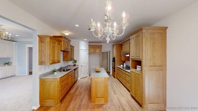 826 Oak Tree Drive, Ardmore, OK 73401