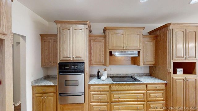 826 Oak Tree Drive, Ardmore, OK 73401