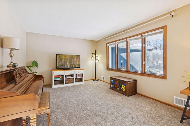 13817 James Avenue S, Burnsville, MN 55337