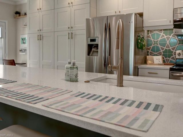 7095 Barrington Cir Apt 102, Naples, FL 34108