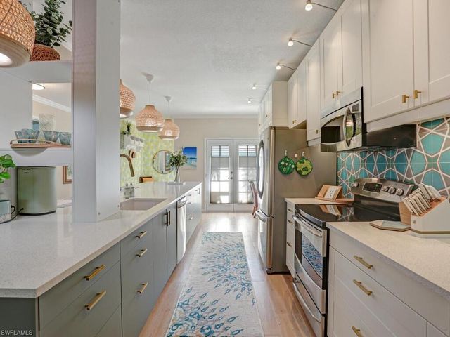 7095 Barrington Cir Apt 102, Naples, FL 34108