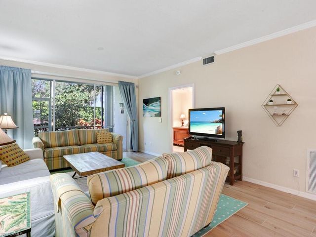 7095 Barrington Cir Apt 102, Naples, FL 34108