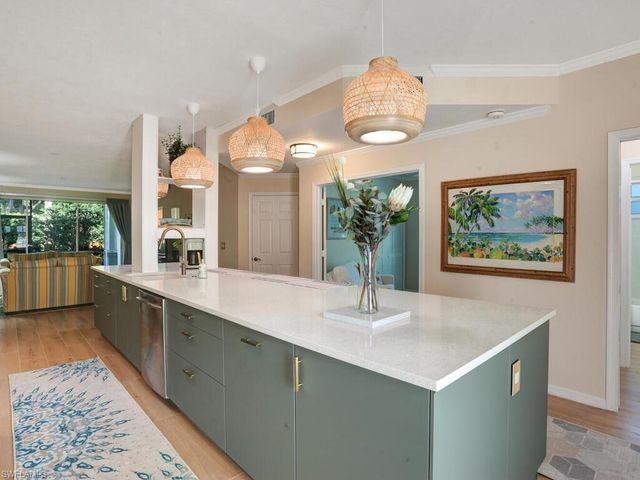 7095 Barrington Cir Apt 102, Naples, FL 34108