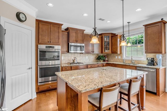 31 Wood Hollow Circle, Greer, SC 29650