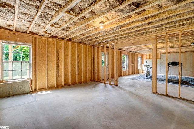 31 Wood Hollow Circle, Greer, SC 29650