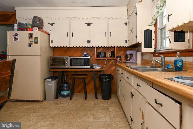 66 N HOOK RD, Pennsville, NJ 08070