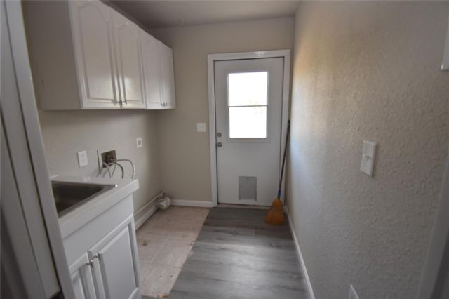 609 Nomad DR, Spicewood, TX 78669