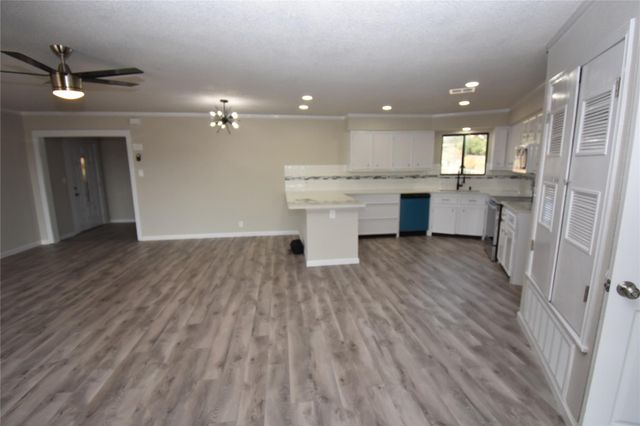 609 Nomad DR, Spicewood, TX 78669