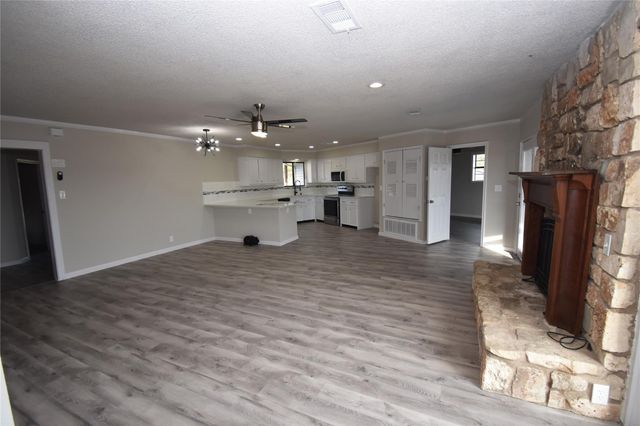 609 Nomad DR, Spicewood, TX 78669