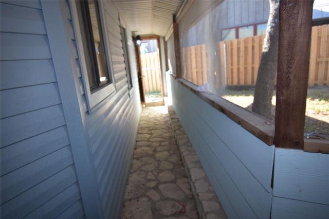 609 Nomad DR, Spicewood, TX 78669