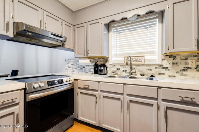 129 Hummingbird Lane, Lafayette, LA 70506