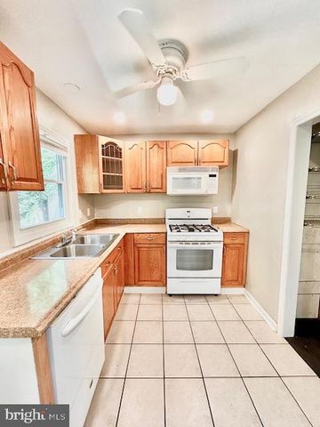 2127 PIMMIT DR, Falls Church, VA 22043