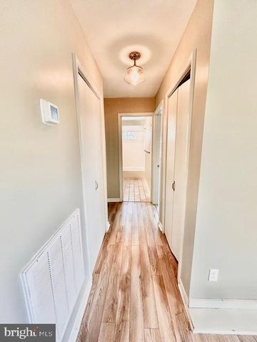 2127 PIMMIT DR, Falls Church, VA 22043