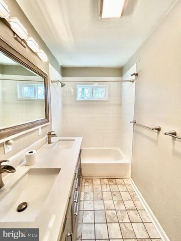 2127 PIMMIT DR, Falls Church, VA 22043