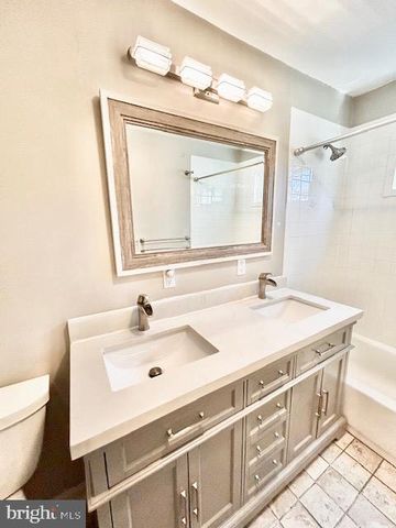 2127 PIMMIT DR, Falls Church, VA 22043