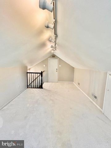 2127 PIMMIT DR, Falls Church, VA 22043