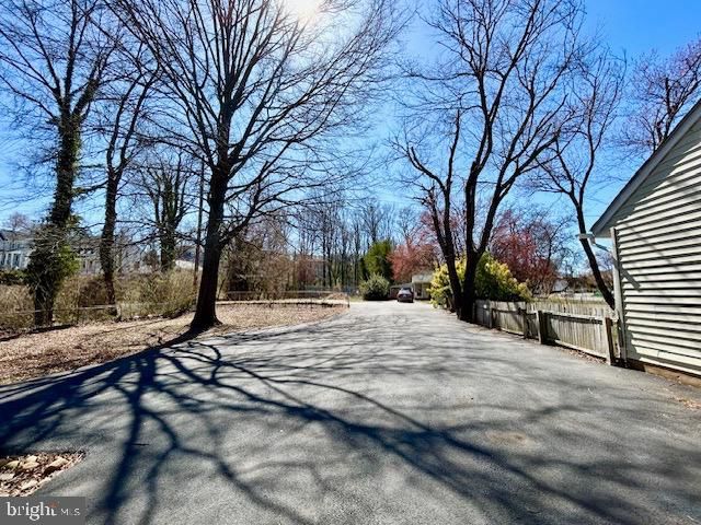2127 PIMMIT DR, Falls Church, VA 22043