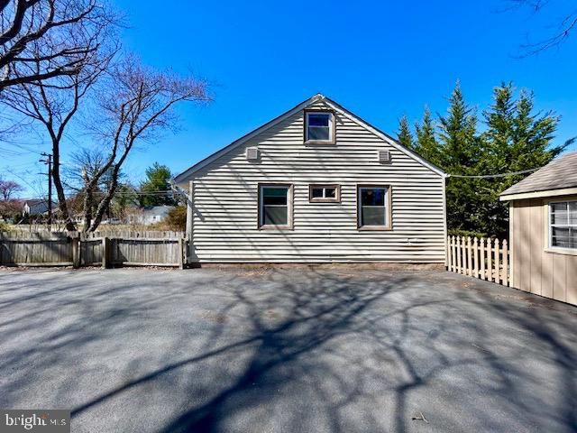 2127 PIMMIT DR, Falls Church, VA 22043