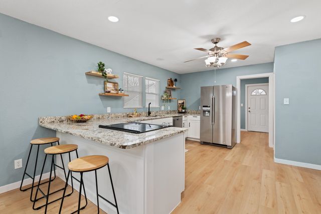 2137 S Seneca St, Wichita, KS 67213