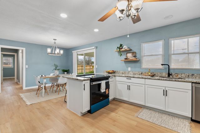 2137 S Seneca St, Wichita, KS 67213