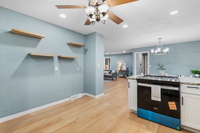 2137 S Seneca St, Wichita, KS 67213