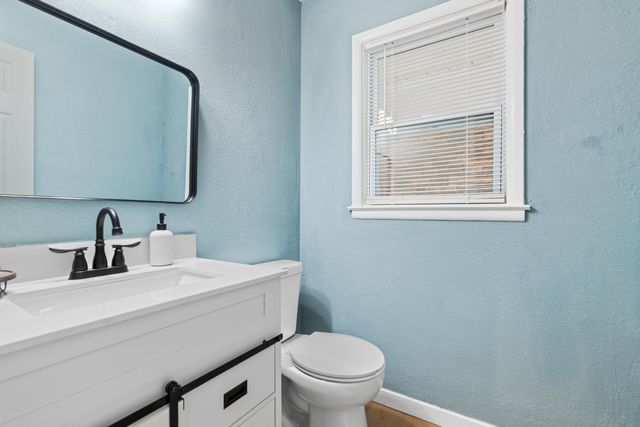 2137 S Seneca St, Wichita, KS 67213