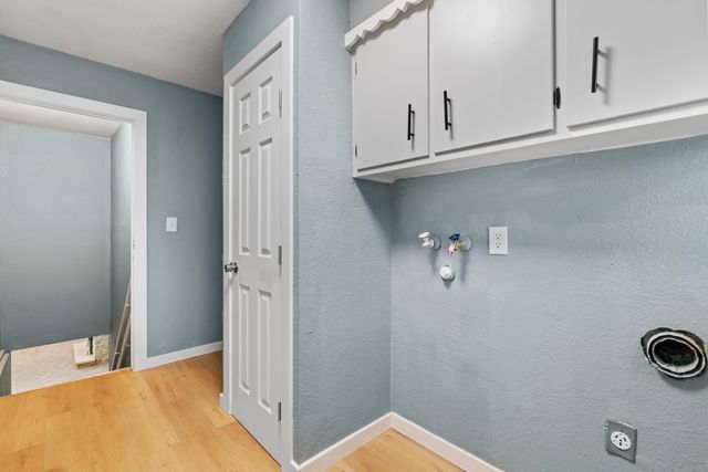 2137 S Seneca St, Wichita, KS 67213