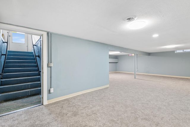 2137 S Seneca St, Wichita, KS 67213