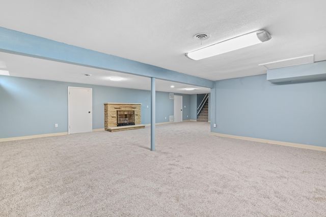 2137 S Seneca St, Wichita, KS 67213