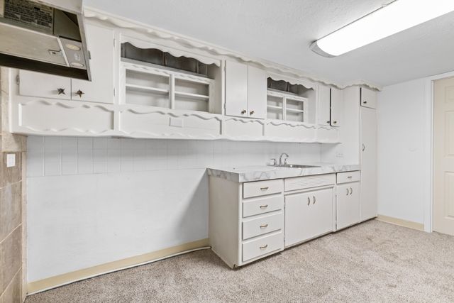 2137 S Seneca St, Wichita, KS 67213