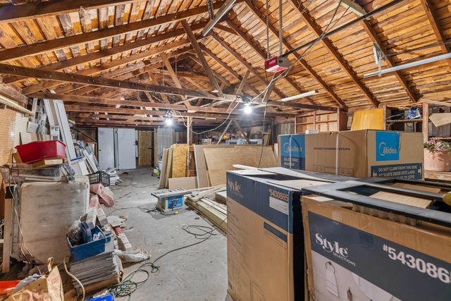 2137 S Seneca St, Wichita, KS 67213