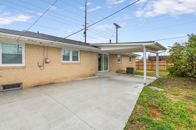 2137 S Seneca St, Wichita, KS 67213