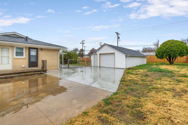 2137 S Seneca St, Wichita, KS 67213