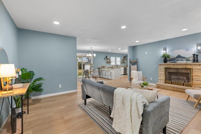 2137 S Seneca St, Wichita, KS 67213