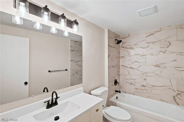 1053 Wellfleet Drive, Grafton, OH 44044