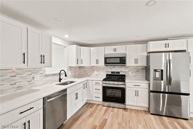 1053 Wellfleet Drive, Grafton, OH 44044
