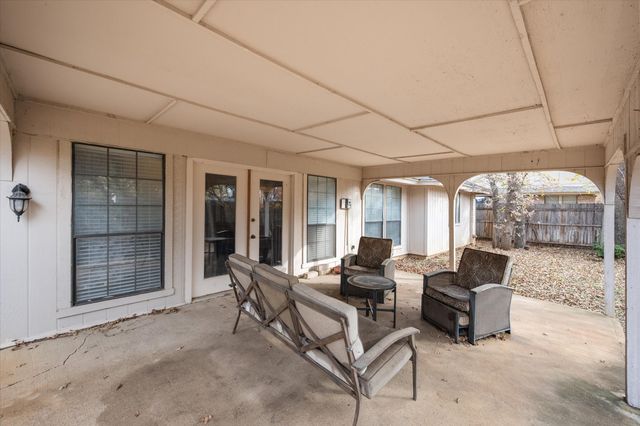 2333 Jenson Circle, Fort Worth, TX 76112