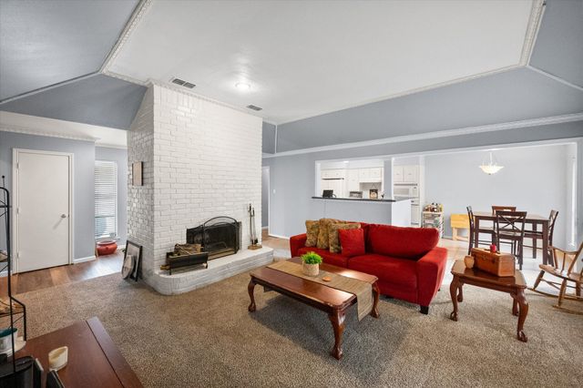 2333 Jenson Circle, Fort Worth, TX 76112