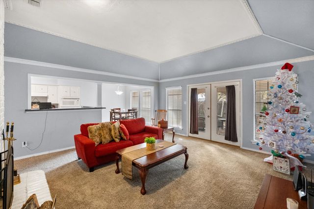 2333 Jenson Circle, Fort Worth, TX 76112