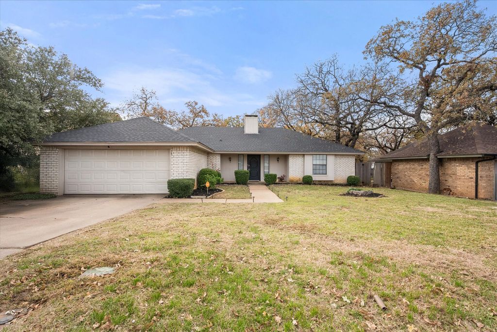 2333 Jenson Circle, Fort Worth, TX 76112