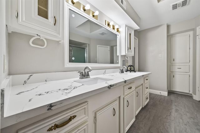 7735 Teal Run Drive, Houston, TX 77071