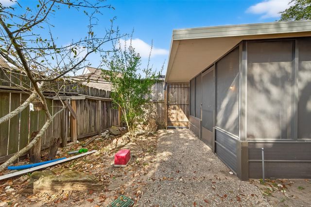 7735 Teal Run Drive, Houston, TX 77071