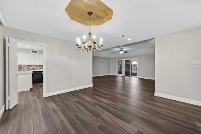 7735 Teal Run Drive, Houston, TX 77071