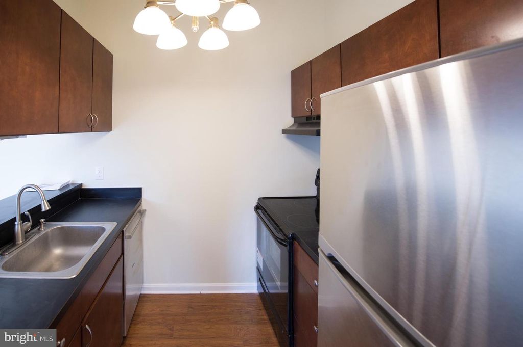 Image 13 of property listing at 1260 SUGARWOOD CIR #302, Baltimore, MD 21221