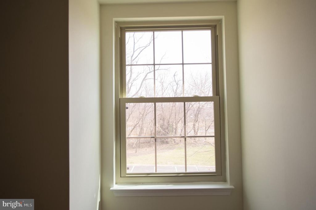 Image 16 of property listing at 1260 SUGARWOOD CIR #302, Baltimore, MD 21221